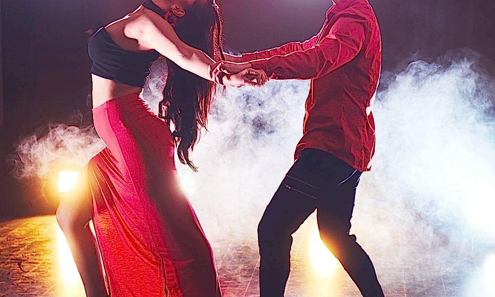 skillful-dancers-performing-dark-room-concert-light-smoke-sensual-couple-performing-artistic-emotional-contemporary-dance
